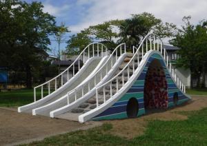北城公園コンクリート製滑り台完成写真