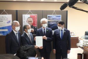 原子力安全対策等を花角新潟県知事に要望（写真）