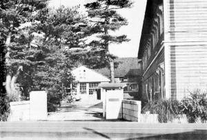創立100周年の校舎の写真