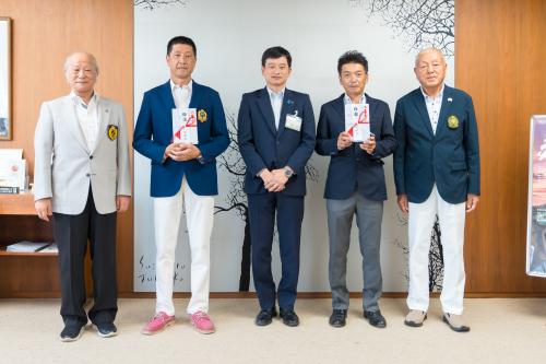 上越市ゴルフ連盟の選手による市長表敬訪問（画像）