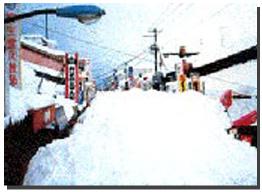 昭和61年の豪雪の雁木通りの写真です