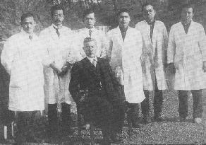 東京帝国大学時代の坂口博士（写真）