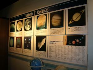 展示室には、宇宙関係の資料が展示しています（写真）