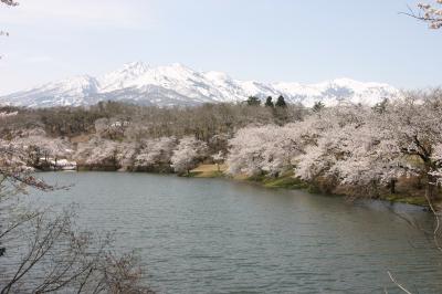 はね馬の見える妙高山（写真）