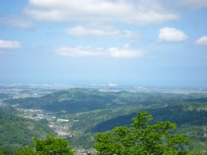 肩ノ峰から日本海を臨む（写真）