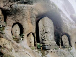 いわおの石仏群（画像）