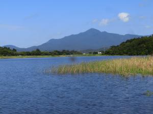 長峰池から霊峰米山も臨めます（写真）