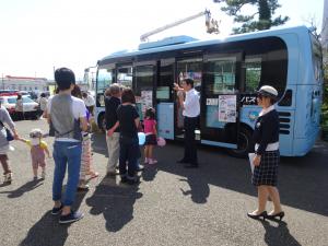 バスの乗り方教室（車外の画像）