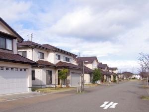 色や材質を揃えた建物（写真）