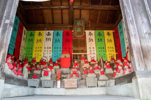 別所あめ地蔵 子地蔵（子育地蔵街道地蔵尊）の写真