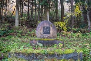 山田あき歌碑（写真）