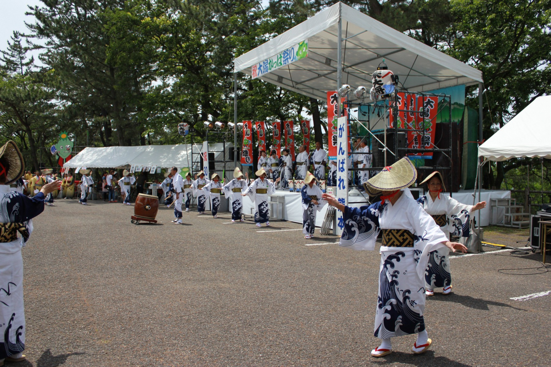 祭りでの披露（写真）