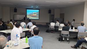えちごトキめき鉄道の鳥塚さんの講演の様子の写真