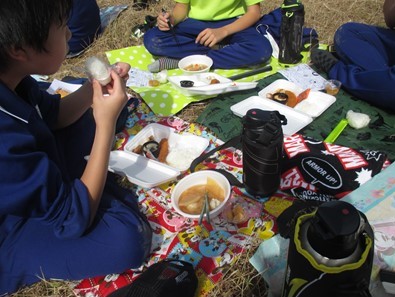 昼食の様子