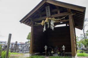 山岡神霊位が祀られている堂祠（写真）