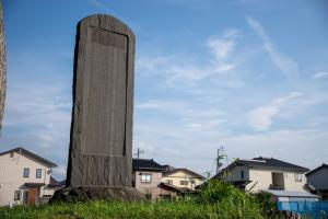 開鑿由来記碑（写真）