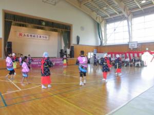 「ふるさと高士まつり」衣装を着ての踊りの披露（写真）