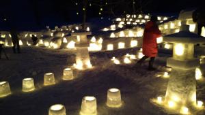 安塚区円平坊地区（縁結び神社）大小雪灯籠（写真）