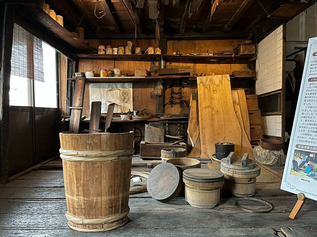 旧金津憲太郎桶店のミセの画像