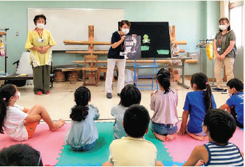 出張おはなし会の様子（写真）