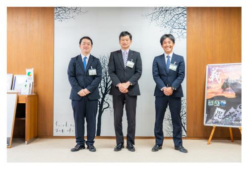 柿崎区東横山集落・板倉区寺野地区地域おこし協力隊隊員への辞令交付写真