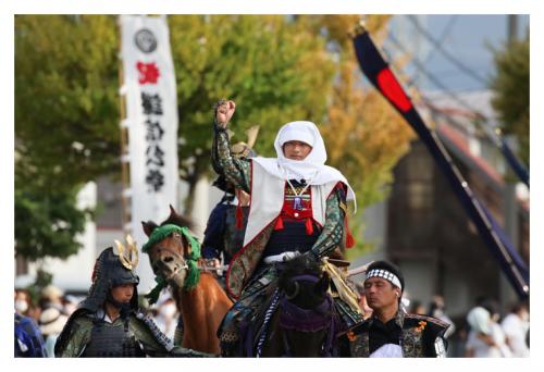 謙信公祭　出陣行列、川中島合戦の再現(写真)