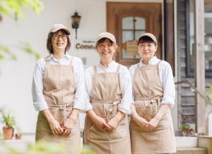 木村 直子さん（左）、太田 和枝さん（真ん中）、太田 英美子さん（右）（写真）