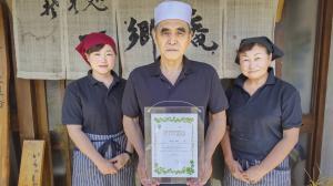 岡田 奈美さん（左）、岡田 耕作さん（真ん中）、岡田 明美さん（右）（写真）