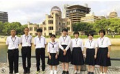 平和記念式典に派遣された中学生代表（写真）