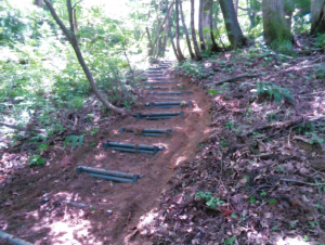 滝寺砦跡　階段　写真