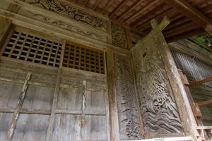 乳母嶽神社　社殿の彫刻　写真