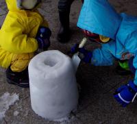 雪灯籠づくりの様子（画像）