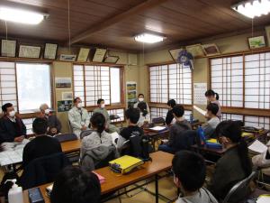 校外学習活動振返り会の様子（写真）