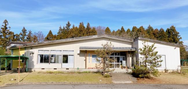 諏訪地区公民館の外観の写真です。