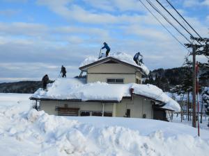 屋根雪降ろしの要旨（写真）