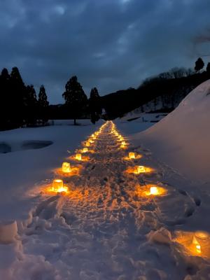 ユキノアカリ（雪道を照らすろうそくのアカリ）（写真）