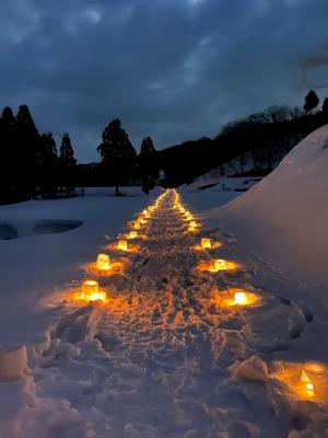 ユキノアカリ（雪道を照らすろうそくのアカリ）（写真）