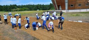 中学生総合学習の様子（写真）