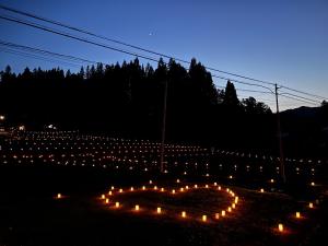 あぜ道ほたる　ハートの灯り（写真）