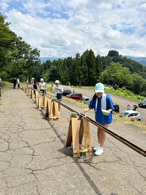 流しそーめん準備の様子（写真）