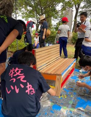 牧っこ体観（たいけん）隊　ベンチ作り（写真）