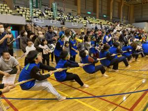 綱引きの様子(写真）