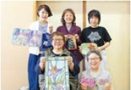 hand made sea（名立区）山本　君江さん、伊藤　智子さん、池亀　尚子さん、歌川　房子さん、平原　弥栄子さん（写真）