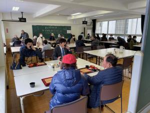 新そばを味わう来訪者の様子（写真）