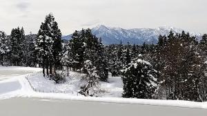 雪の妙高山（写真）