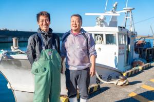 川口さんと船長の板谷さんの写真