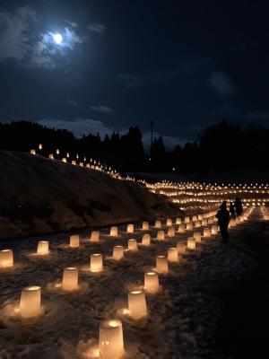 安塚区細野（六夜山荘前）月と雪灯籠（写真）