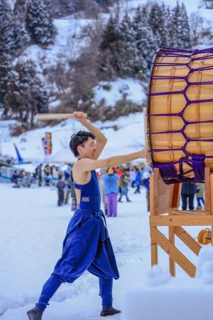 太鼓演舞　坂牧颯人さん（写真）