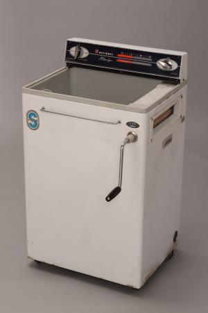 ローラー式洗濯機（画像）