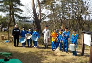 春日山城跡保存整備促進協議会春の大清掃の写真